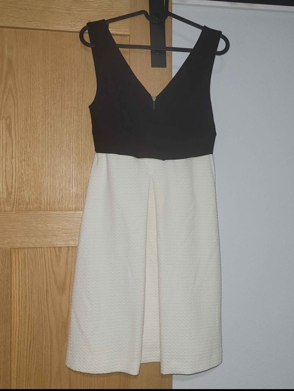 HD in Paris Black and Cream Sleeveless V-Neck Midi Dress